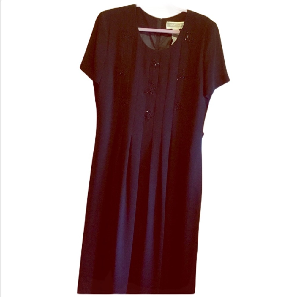 New black dress 👗 Stunning ❤️ - Picture 2 of 9